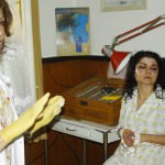 doctorul specialist oftalmolog adriana stănilă se pregăteşte să intre cu pacienta în operaţia şi să încerce să salveze ochiul mihaelei, dacă se mai poate, pentru că tânăra avea o hemoragie foarte puternică.