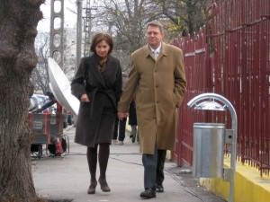 klaus iohannis este mai precaut după ce a fost ameninţat cu moartea