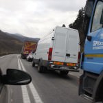 Valea Oltului blocată de ceapă - încărcătura unui TIR a inundat şoseaua