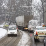 se circulă normal pe valea oltului în ciuda ninsorilor din vâlcea