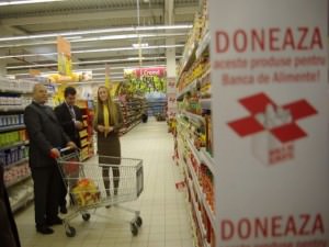 Sibienii zgârciţi la donaţiile prin Banca de Alimente de la Carrefour şi Real