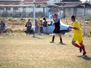 arbitru bătut de un fotbalist huligan la meciul viitorul târnava – cetate moşna