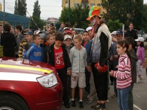 100 de copii grădinari merg marţi la pompieri să viziteze "casa" isu
