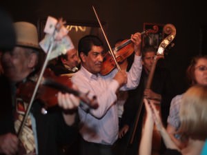 concert extraordinar al tarafului haiducilor din clejani la tiff în sibiu