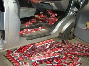 peste 180.000 de ţigarete confiscate în sibiu şi alba după perchiziţii în patru locuinţe