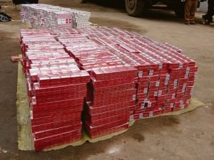 trei maşini pline cu 360.000 de ţigări confiscate la o acţiune a vămii sibiu