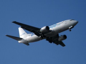 Blue Air restrânge flota şi renunţă la trei destinaţii din Sibiu