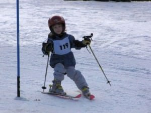 galerie foto – zeci de copii au participat la cupa speranțelor la schi pe trecătoarea lupilor