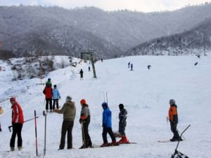 femeile schiază gratis pe 8 martie la trecătoarea lupilor din gura râului!