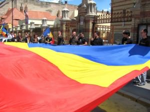 VIDEO – Marş al celor de la „Noua Dreaptă” la Sibiu de Ziua Drapelului