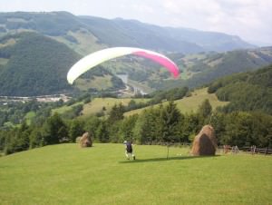 începe concursul de zbor liber cu parapanta la bâlea