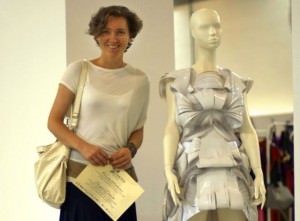 o sibiancă a câștigat premiul "fashion in paper" 2011, la "world of fashion" de la milano