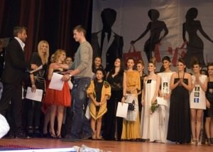 sibiul a intrat în posesia marele premiu al festivalului naţional studenţesc de modă de la piteşti