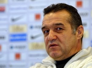 Becali anunţă o primă de o sută de mii de euro pentru meciurile cu Voinţa Sibiu, Dinamo şi CFR