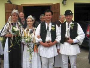 distracţie la sibiel: nuntă tradiţională falsă, pentru turişti. costă 700 de euro