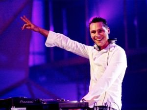 dj tiesto va lansa o linie vestimentară pentru femei şi adolescenţi