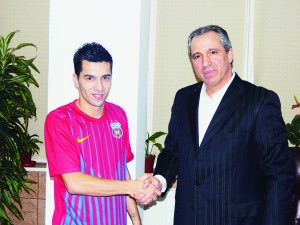 Interviu cu Paul Pârvulescu după ce a semnat cu Steaua: "Îmbătrâneam dacă stăteam după Dinamo!"