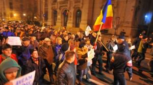 video: peste 1.000 de persoane au protestat pentru a șaptea zi consecutivă la sibiu. ”jos băsescu”, sloganul favorit al protestatarilor