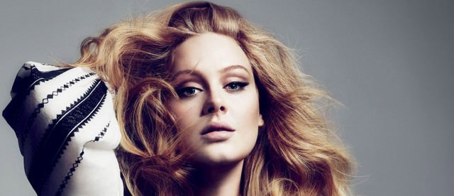 Adele a pozat într-o ie romanească originară din zona Sibiului pentru revista Vogue​