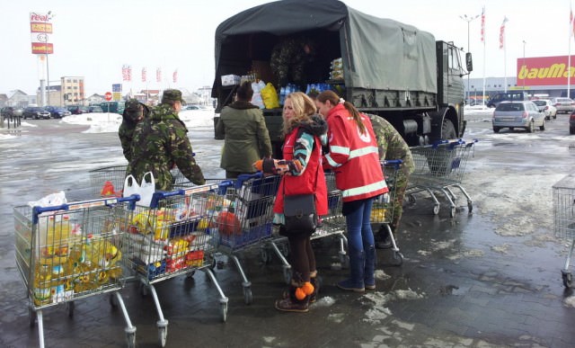 sibienii au donat trei tone de alimente în trei zile pentru sinistrații din județele buzău și vrancea