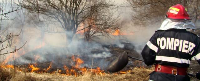 zeci de incendii de vegetație uscată în weekend la sibiu