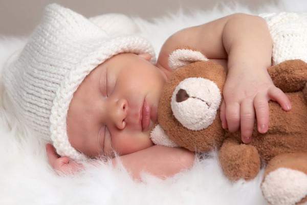 baby_sleeping_with_teddy-other