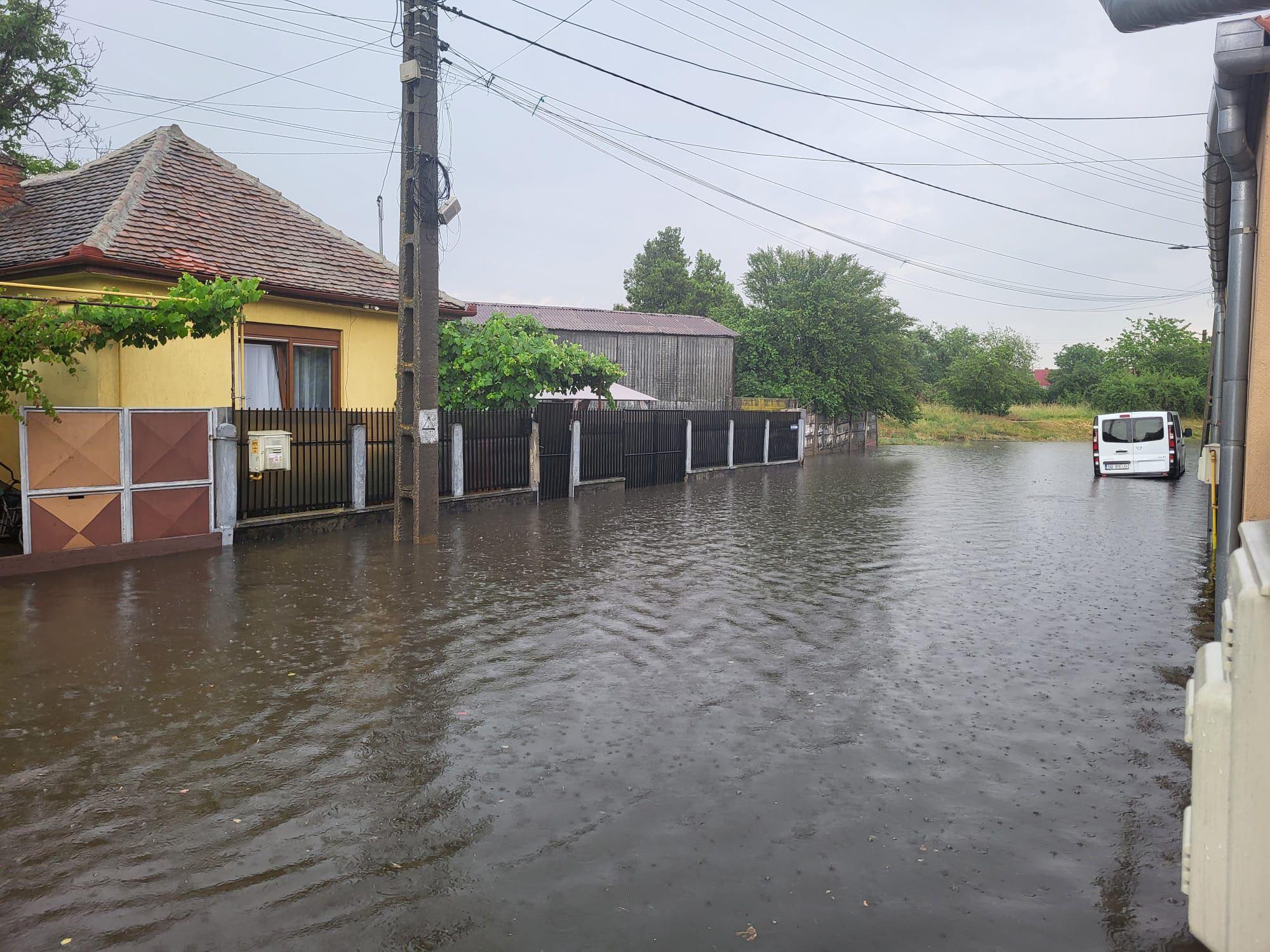 Strada Ion Creang Din Sibiu Inundat Pompierii Au Intervenit