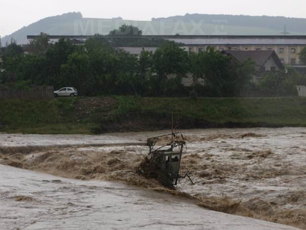 cod galben de inundaţii pe mai multe râuri din ţară printre care şi din sibiu
