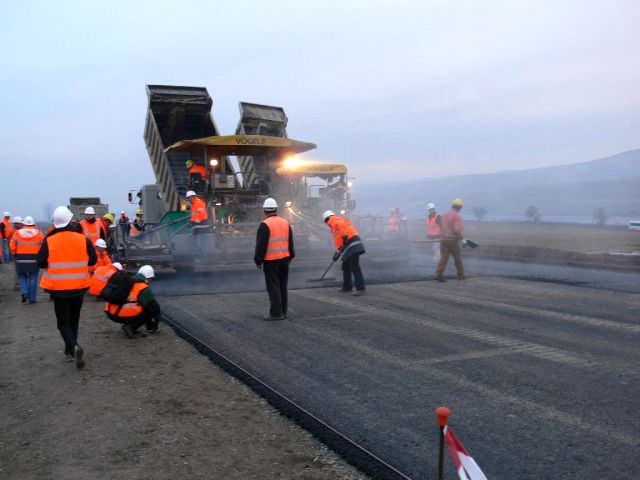 s-au semnat în sfârşit contractele pentru construcţia autostrăzii sibiu - orăştie