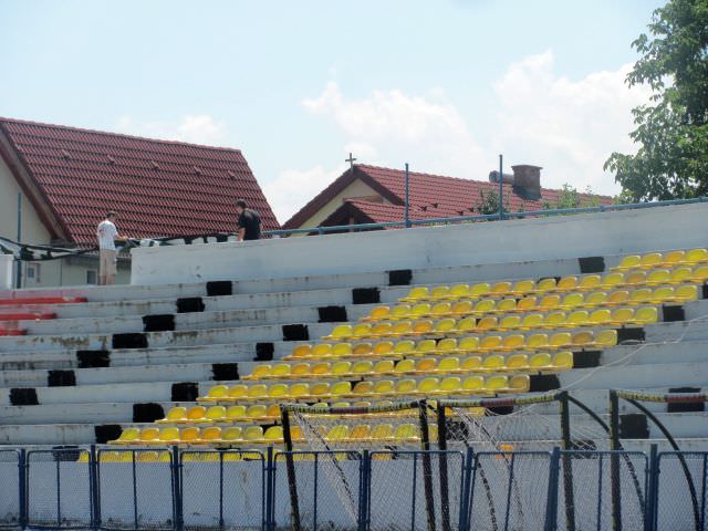 Fanii Voinței au montat scaune cu lanterna până în miez de noapte la Municipal. Totul despre meciul Voința - Steaua, LIVE azi pe Ora de Sibiu