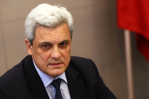 peste 80 de organizaţii din românia cer demisia lui ariton din funcţia de ministru al economiei
