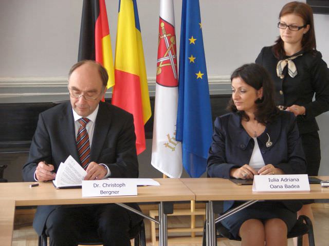 s-a semnat la sibiu protocolul pentru luarea de măsuri în vederea promovării învăţământului cu predare în limba germană
