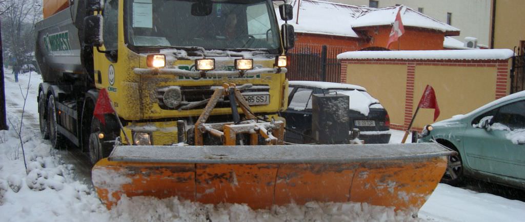 criză: nici o firmă nu vrea să facă deszăpezirea la iarnă pe drumurile naționale din județul sibiu