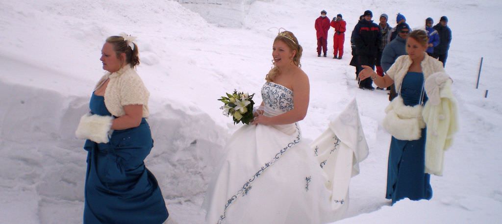 două nunţi au avut loc în weekend la biserica de gheaţă de la bâlea lac