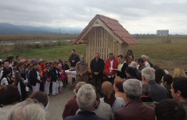 foto a fost inaugurată fântâna dedicată cântăreței maria tănase la cârța