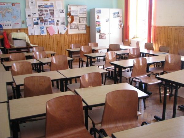 12 şcoli din sibiu vor primi câte 10.000 de lei de la bugetul judeţului pentru obţinerea autorizaţiei de funcţionare