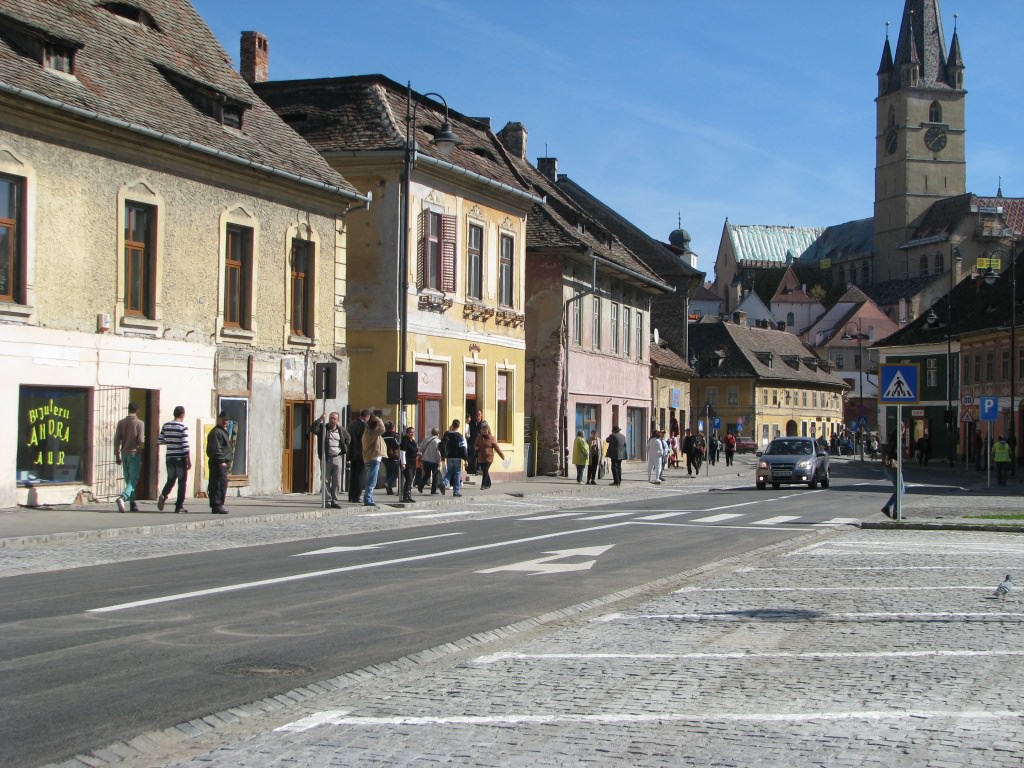 strada turnului a fost redeschisă traficului, însă cu restricţii. semaforului se închide miercuri