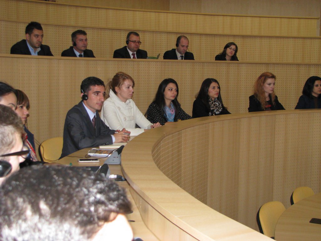 diplomaţi din 11 ţări au vizitat cjs cu ocazia cursurilor internaţionale nicolae titulescu, desfăşurate la sibiu