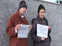 video: doi medieşeni sunt în greva foamei în faţa primăriei – vezi de ce!