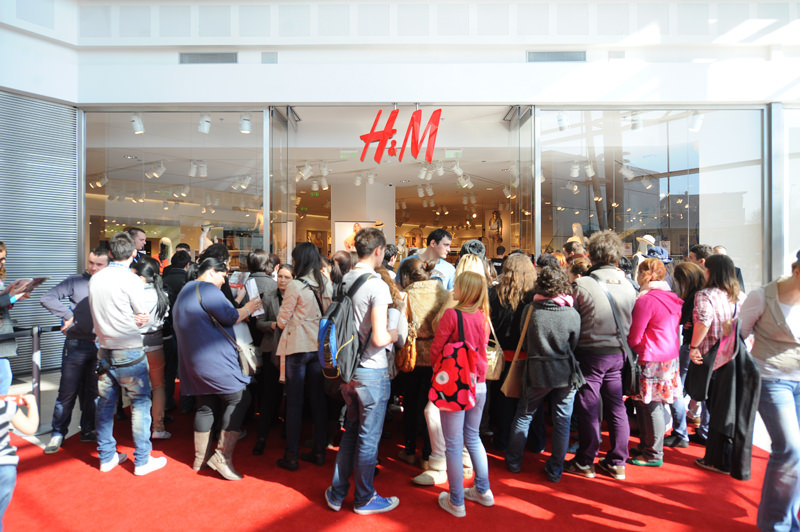 retailerul h&m romania va deschide primul magazin stradal, pe strada lipscani din capitala!