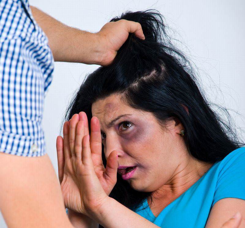 Что делать если муж таскает за волосы
