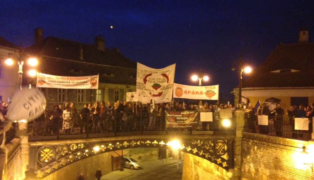 protestele împotriva proiectului roşia montană şi a exploatării gazelor de şist continuă la sibiu