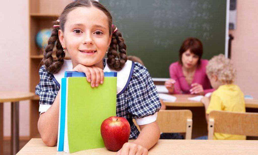 trei firme se bat să distribuie ”mărul” în școlile sibiene