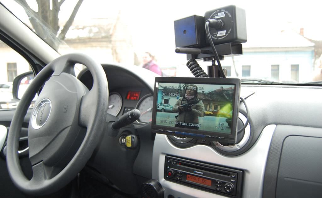 sute de șoferi amendați în weekend pentru că au mers cu viteză pe drumurile din județul sibiu