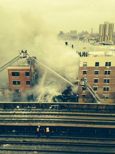 explozie la new york - o clădire s-a prăbușit