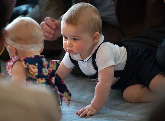 cat de adorabil este bebelusul casei regale britanice. printul george si-a uimit mamica!