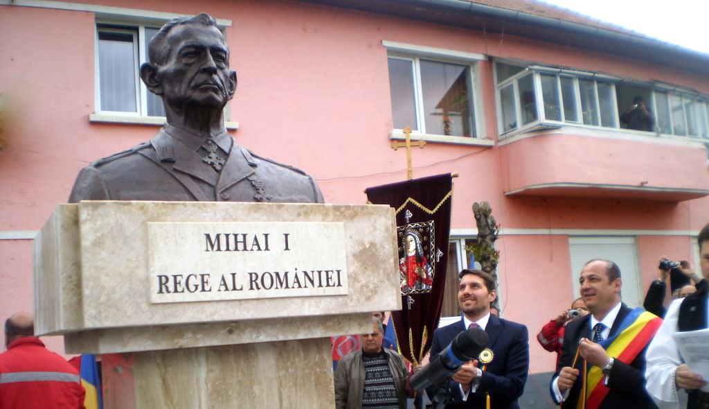 regele mihai i al româniei are oficial un bust la copșa mică
