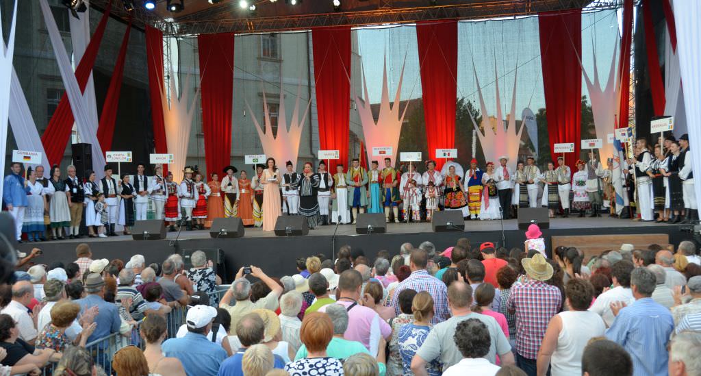 festivalul „cântecele munților” se deschide cu ritmuri și arome românești. peste 600 de artiști vin la sibiu (programul complet)