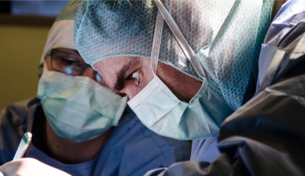 intervenţie chirurgicală pro-bono la sibiu pentru o fetiţă născută prematur. vezi despre ce este vorba!