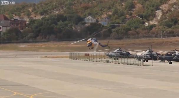 video șocant: un elicopter mi-8 s-a prăbușit pe aeroportul unei stațiuni la marea neagră
